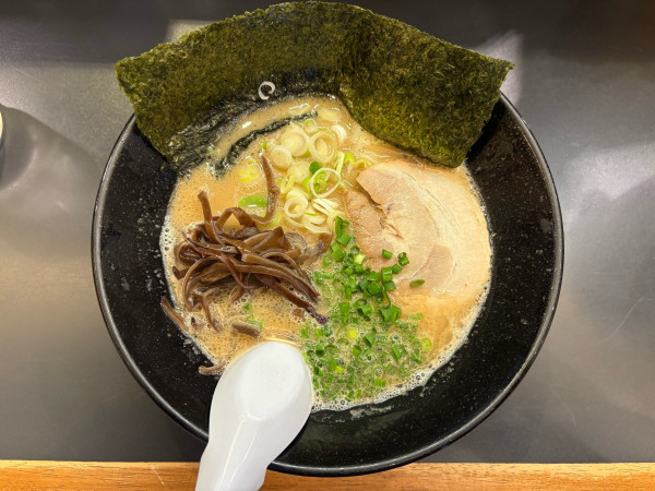 「茨城豚骨 まる ノーマル＋替玉」@茨城豚骨 とんこつ家 高菜の写真