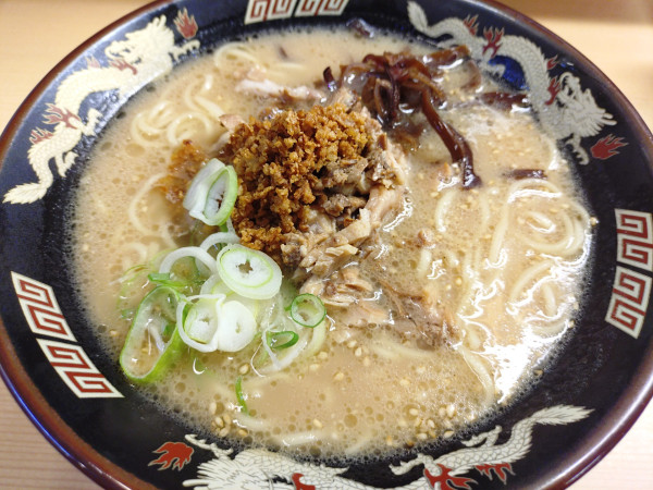 「豚とろラーメン普通盛り」@鹿児島ラーメン 豚とろ 鹿児島中央駅前店の写真