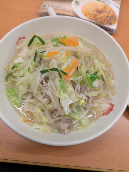 「野菜たっぷりタンメン➕大盛り➕秘伝の辛味噌」@日高屋 大和田店の写真