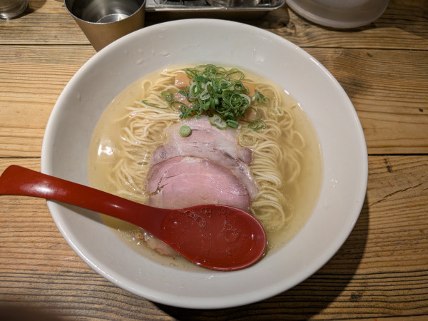 「軍鶏塩ラーメン1,000円」@麺屋 翔 西新宿本店の写真
