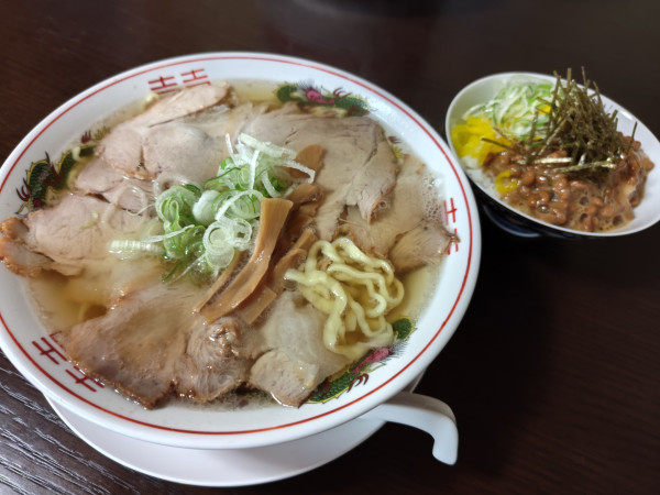 「中華そば(朝限定)850円 金山納豆丼300円」@平林中華そばの写真