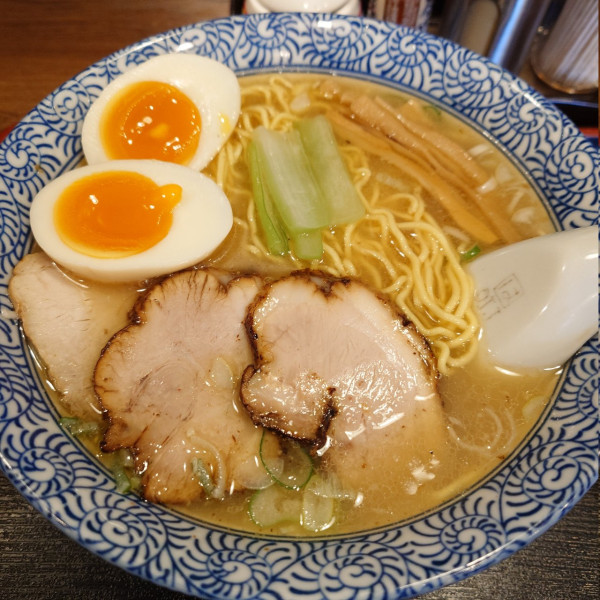 「塩らぁめん（味玉TP）」@らぁめん とん平の写真