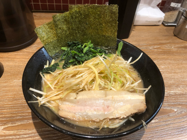 「ねぎラーメン並（1,200円）」@横浜家系ラーメン 銀家 横浜西口パルナード店の写真