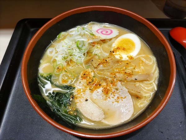 「大地の味噌ラーメン（＋薬味ネギ）」@名代 富士そば 高田馬場駅店の写真