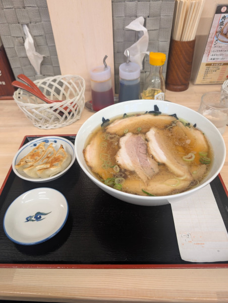 「肉盛りラーメン」@あじ庵食堂の写真