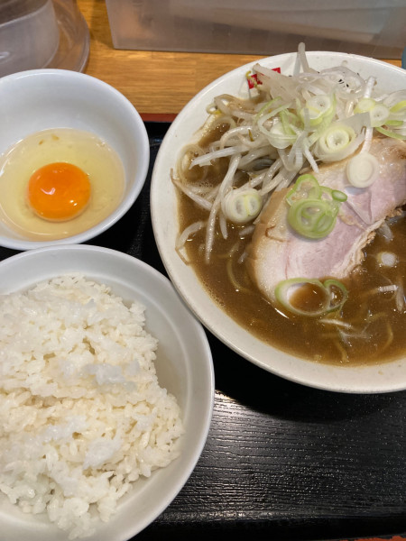 「バッチ濃い醤油、生卵、ライス」@味噌麺処 花道庵の写真