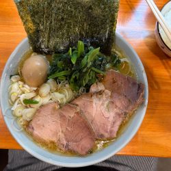 全部のせ　とんこつしょうゆ　ねぎ　ほうれん草