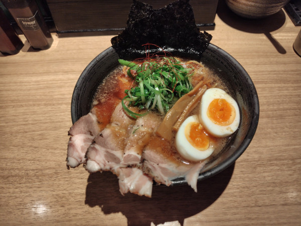 「姫路拉麺醤油1000円」@姫路麺哲の写真
