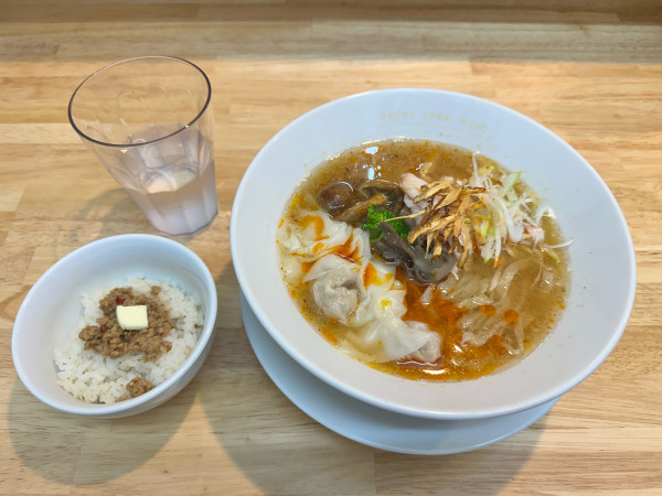「肉雲呑ときのこの味噌拉麺　台湾ミンチとバターの追い飯付き」@麦の寅 GACHISOBADOJOの写真