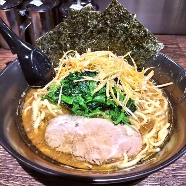 「辛ネギラーメン（￥950）＋ほうれん草（￥150）」@らーめん 吟太の写真