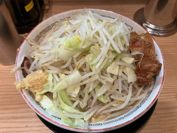「小ラーメン(野菜、ニンニク) 1000円」@豚山 幡ヶ谷店の写真