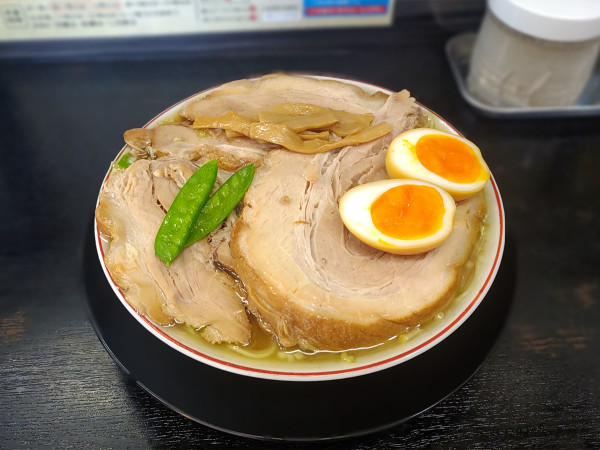 「煮卵入り柔らかバラ肉そば」@中華そば みずさわ屋の写真