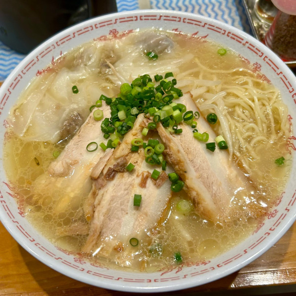 「中華そば ワンタン入り(大盛)」@呉門 神田神保町店の写真
