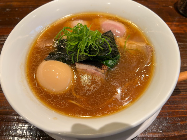 「醤油らぁ麺（味玉のせ）」@MENSHO Districtの写真