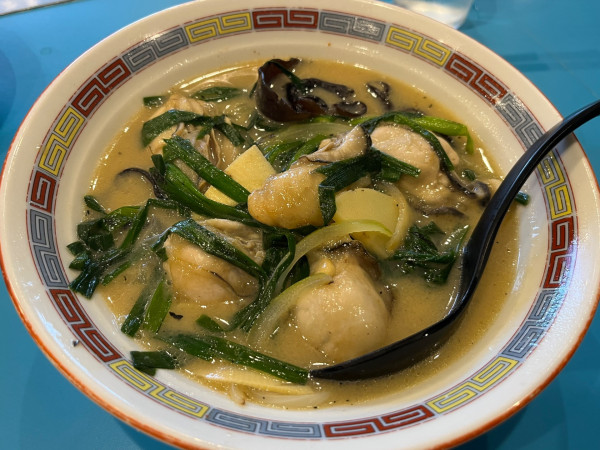 「牡蠣ラーメン（潮味）」@やじ満の写真