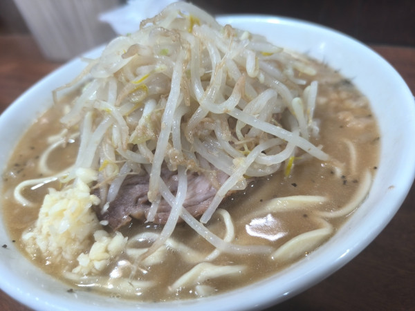 「白練（ラーメン変更・麺硬め・にんにく少）」@D麺の写真