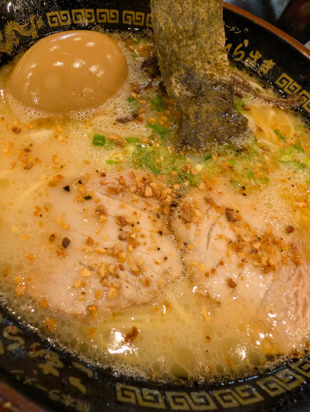 「ラーメン・煮玉子増し」@熊本ラーメン こむらさき 新横浜店の写真