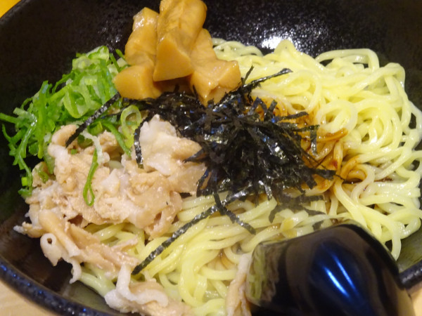 「油そば　並盛　890円」@油そば連合会 かず喜の写真