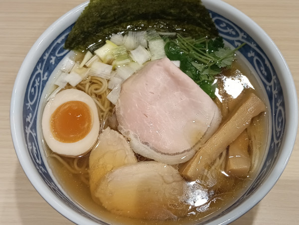 「煮干しそば白醤油（¥900）」@中華そばよしかわ 西荻窪店の写真