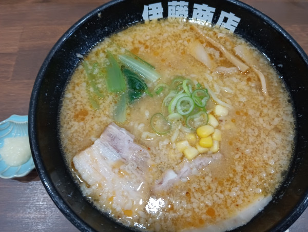 「白の味噌ら〜めん（¥1,000）」@伊藤商店 玉村店の写真