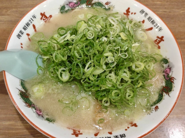 「十割 ネギ盛りラーメン」@ぎょらん亭 本店の写真