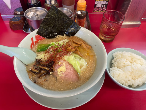 「濃厚白みそとんこつラーメン（期間限定）」@ラーメン山岡家 常陸大宮店の写真