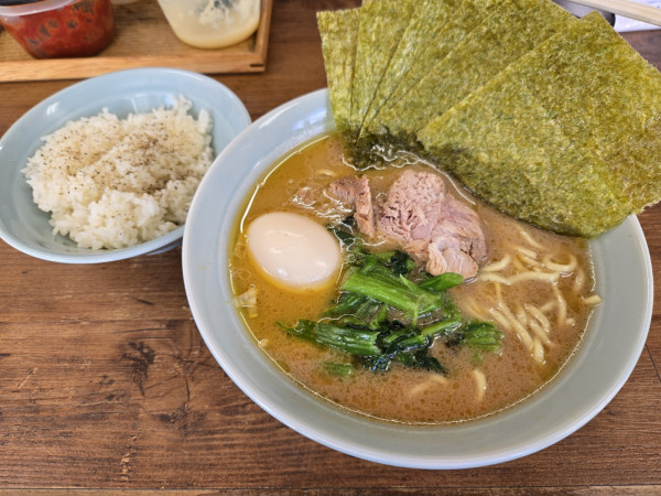「ラーメン(のり、味玉トッピング)」@二代目 英吉家の写真