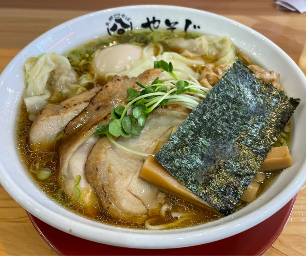 「ワンタン麺　鶏チャーシュー」@支那そば やそじの写真