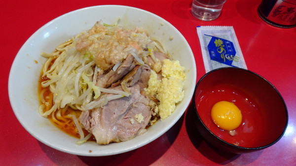 「ラーメン少なめ（990円）＋汁なし＋玉子　ニンニクアブラ」@ラーメン二郎 西台駅前店の写真