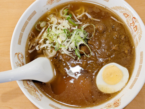 「カレーラーメン+ゆで玉子」@たつみやの写真