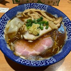 ワンタン中華そば 黒