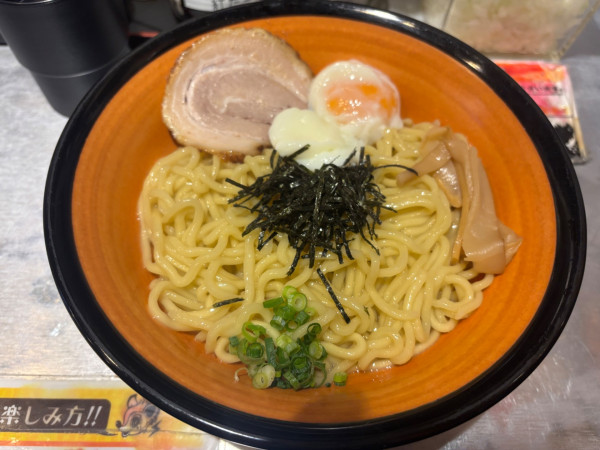 「油そば大盛　温玉」@油や鹿鳴の写真