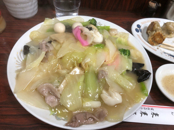 「ソボロ皿うどん太麺（1,300円）、一口餃子（500円）」@來來來の写真