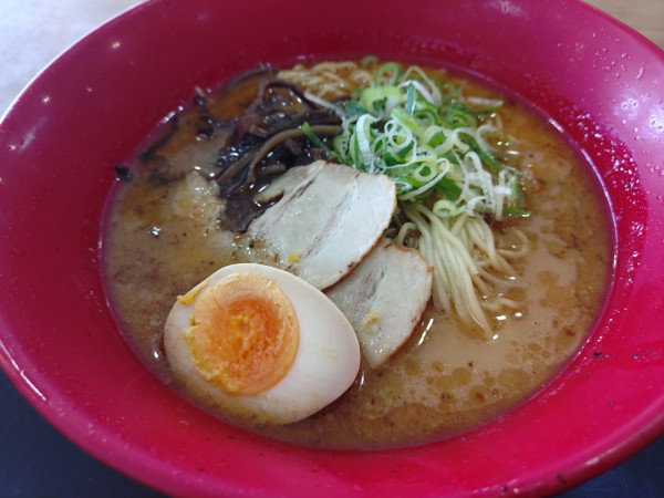 「熊本ラーメン黒マー油」@うまか軒 宮原サービスエリア下り店の写真