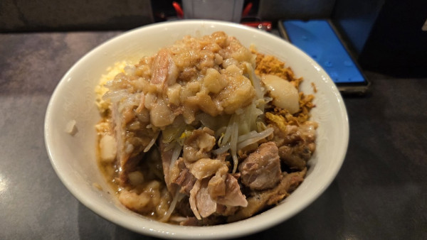 「小汁無し1000円+豚増1枚150円+ほぐし豚100円」@Hi-Fat Noodle BUTCHER’Sの写真