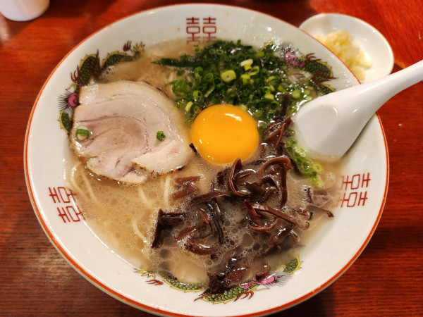 「特製(卵黄のせ)刻みニンニク 替え玉」@博多ラーメン 琉の写真