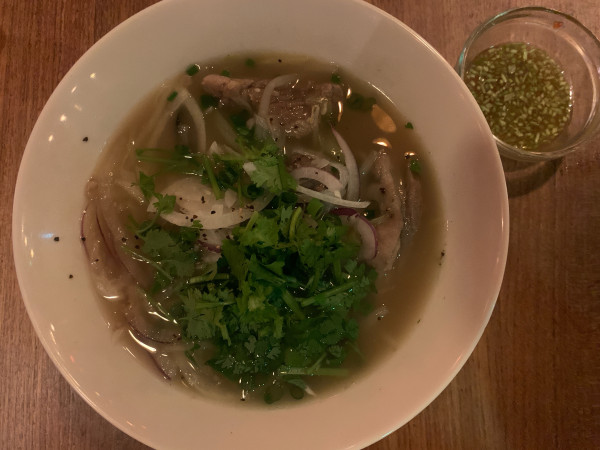 「牛すじとパクチーのタイラーメン」@モンスーンカフェ 舞浜イクスピアリ店の写真