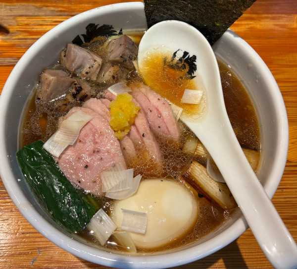 「特製鴨中華そば醤油　1500円」@満鶏軒の写真