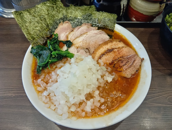 「早稲田祭コラボ辛味噌ラーメン　ライス　三種のチャーシュー」@横浜家系らーめん 武道家の写真