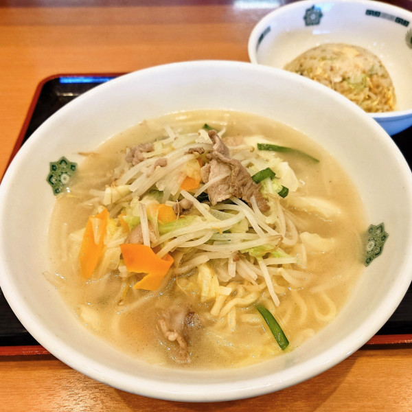 「タンメン＋半炒飯」@日高屋 北本二ツ家店の写真