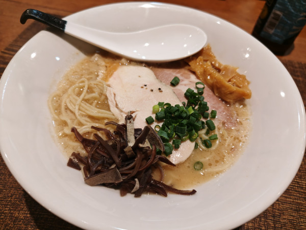 「（限定）白の豚骨〜博多豚骨レガシー 950円 他」@soisの写真