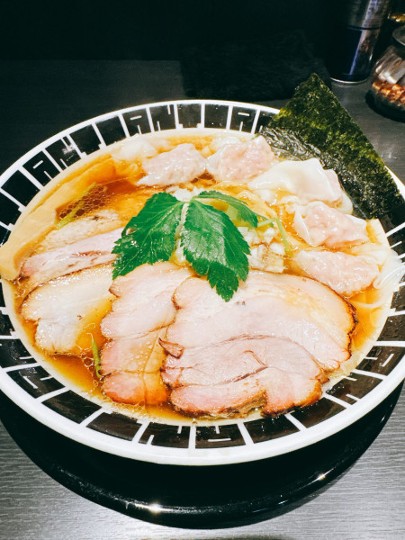 「雲呑そば 醤油 チャーシューTP」@つけ麺 中華そば アンタイNOODLESの写真