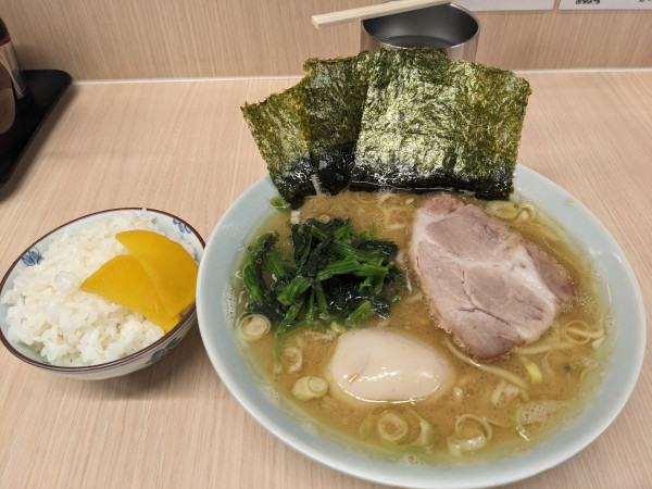 「らーめん並（固め・濃め）+味玉+小ライス」@らーめん 野々家の写真