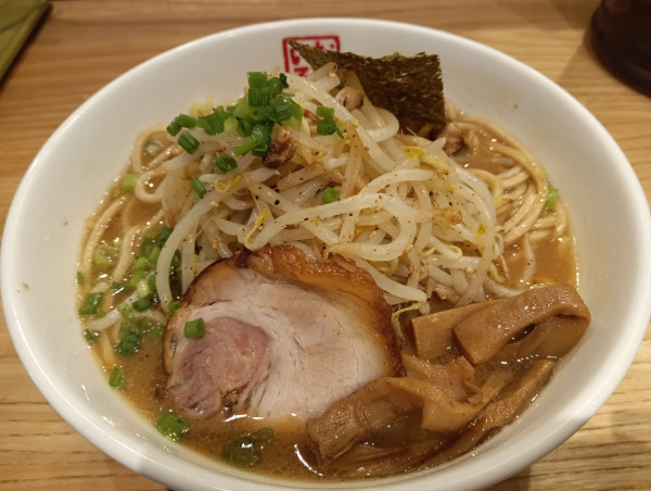 「みそらーめん+もやし(¥950+雨の日サービス券）」@らーめん なないろの写真