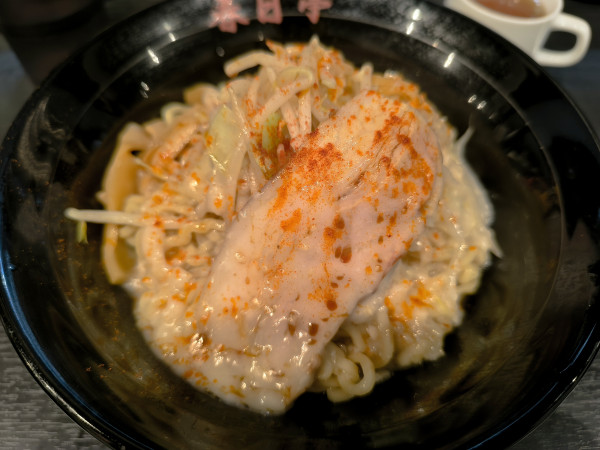 「鳥豚そば中盛」@油そば春日亭 五反田西口店の写真