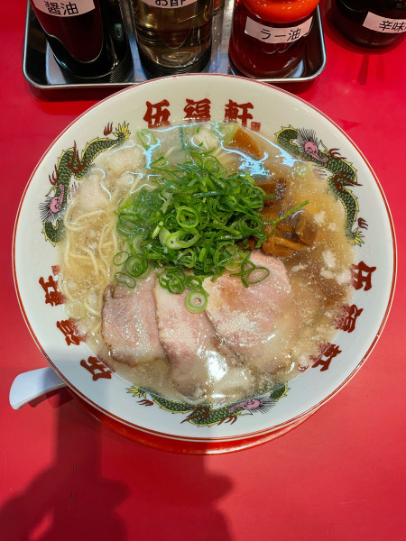 「背脂醤油ラーメン　白(790円)」@伍福軒 蒲田店の写真