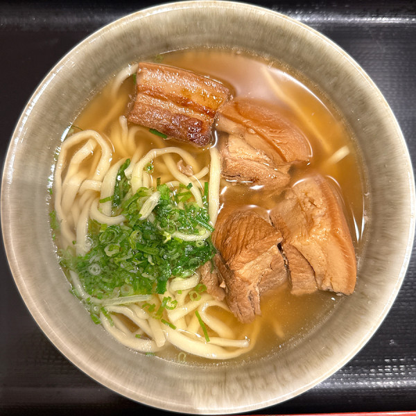 「ラフティそば」@沖縄そば専門 やんばる 有楽町店の写真