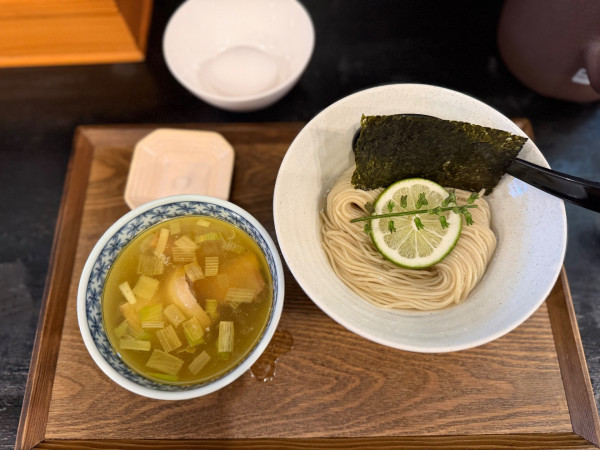 「鰹昆布水つけ麺(塩)900円＋サービス生卵」@本庄らぁ麺 花田の写真