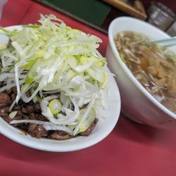 ミニ純レバ丼＋しょうゆラーメン(1350円)