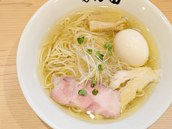 「らーめん 白＋味玉」@自家製麺もん田の写真